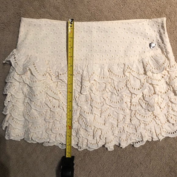 Ivory layered lace skirt. - Picture 6 of 8